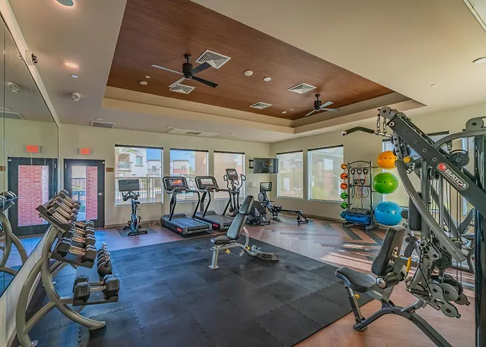 Westgate Near Stadium Balcony Pool Parking Gym Wd Apartment