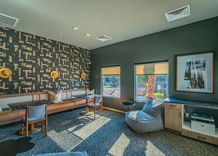 Apartment Westgate Near Stadium Balcony Pool Parking Gym Wd *