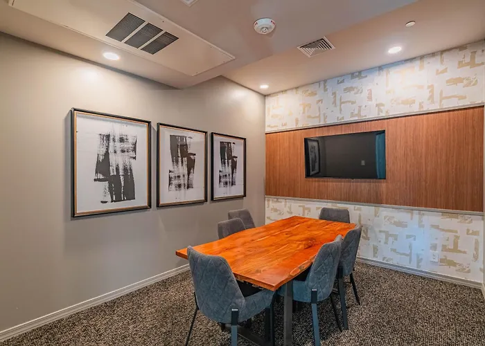 Apartment Westgate Near Stadium Balcony Pool Parking Gym Wd