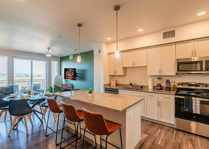 Apartment Westgate Near Stadium Balcony Pool Parking Gym Wd *
