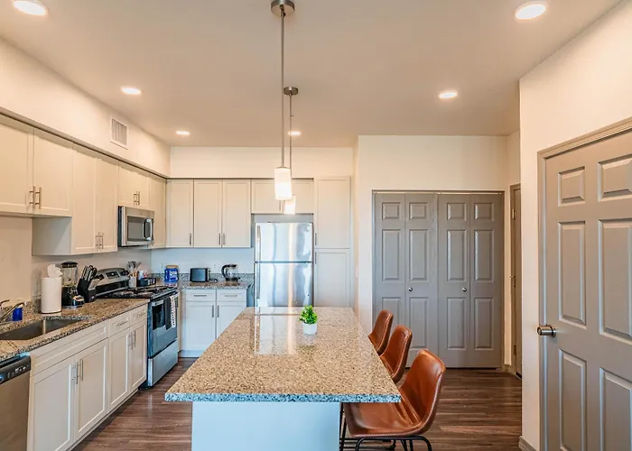 Apartment Westgate Near Stadium Balcony Pool Parking Gym Wd *
