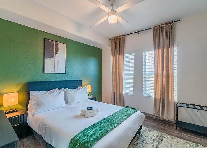 Apartment Westgate Near Stadium Balcony Pool Parking Gym Wd