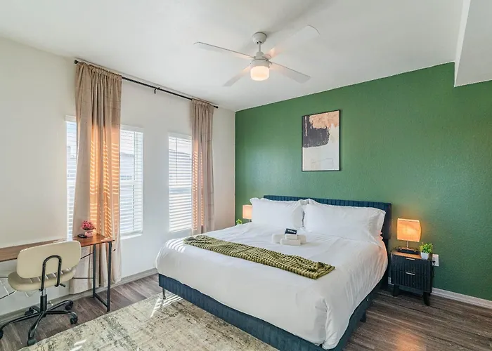Westgate Near Stadium Balcony Pool Parking Gym Wd Apartment *
