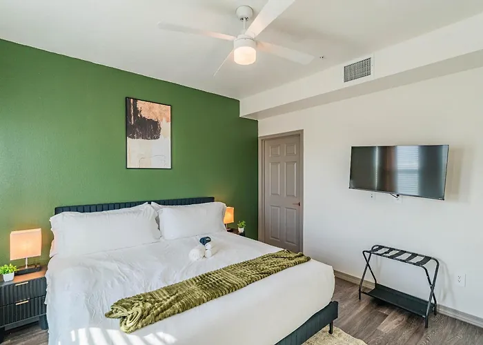 Westgate Near Stadium Balcony Pool Parking Gym Wd Apartment