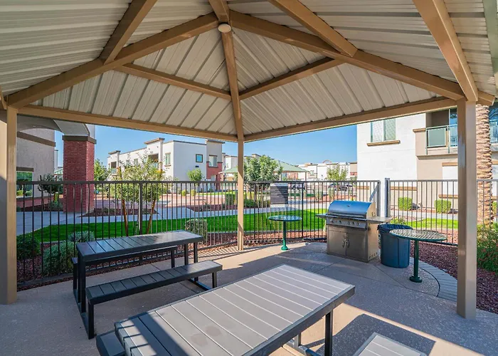 Westgate Near Stadium Balcony Pool Parking Gym Wd Apartment *